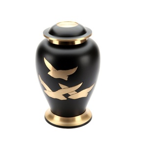 Urna de cremación pulida brillante de latón de tamaño personalizado, urnas para adultos funerarias, urna de recuerdo dorada tallada a mano - Product Image 6