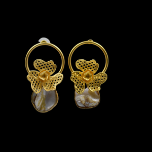 Boucles d'oreilles en laiton de haute qualité plaquées or Design élégant en nacre pour filles et femmes - Product Image 5