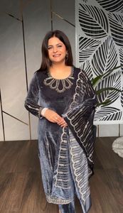 Latest Designer Maruti Fashion Heavy Viscose Velvet Women's Party/Wedding Wear Indian Pakistani Embroidery Sequence <b>Kurti</b> - Product Image 4