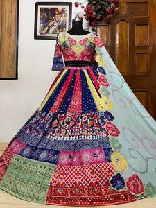 Diseñador de lanzamiento Navratri Muselina especial Algodón Impresión digital y espejo real Lienzo Patta Border Lehenga Choli Dupatta - Product Image 5