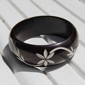 กำไลข้อมือสแตนเลสสตีลลายดอกไม้เพชรหลากสีสำหรับผู้หญิง แฟชั่นเรซิ่นไม้ ของขวัญแต่งงานสำหรับผู้หญิง - Product Image 2