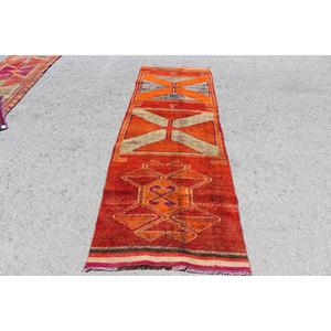 Tapis turc vintage 2,9x9,4 pi (89x286 cm), tapis Herki rouge orange à motifs floraux - Product Image 1