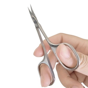 Tijeras para Cutículas Curvas Extra Finas de Acero Inoxidable al por Mayor para el Cuidado de Uñas con Precisión, Mango de Cerámica, Herramienta de Belleza, Pakistán - Product Image 1