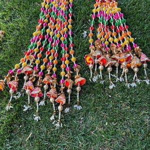 Guirlande de festival de perles et de cloches dorées | Tenture murale indienne faite à la main pour Diwali et mariages Tenture murale dorée Gota et florale - Product Image 3