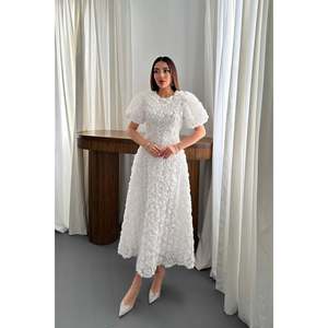 Robe blanche à motif de roses - Blanc - Product Image 1