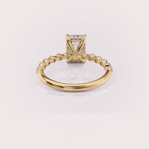 แหวนหมั้นเพชรทรงเหลี่ยมมรกตที่ได้รับการรับรองจาก IGI เพชรเพาะเลี้ยงในห้องปฏิบัติการ ทองคำ 14K สีโรสโกลด์/ไวท์โกลด์/เยลโลว์โกลด์ ประดับเพชรด้านข้างแบบฝังขอบ แหวนแต่งงาน - Product Image 4
