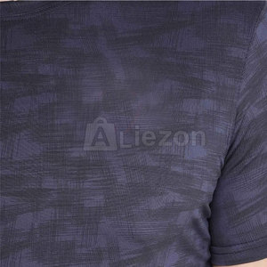 Fabrication au Pakistan de T-shirts de fitness pour hommes de couleur unie T-shirts de fitness avec logo imprimé personnalisé - Product Image 4