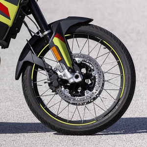 Adesivi per Cerchioni Moto Compatibili con BMW F900 GS 2024, Strisce Adesive Personalizzabili con Logo, Perfetti per Cerchi 21-17 - Product Image 1