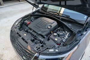 Range Rover Velar P250 S AWD 2025 d'occasion en excellent état, intérieur bicolore, technologie Terrain Response - Product Image 6