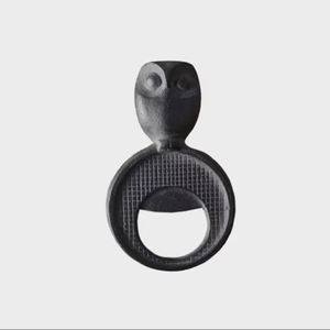 Ouvre-bouteille en fonte décoratif élégant avec aspect antique parfait pour les restaurants des espaces extérieurs et les rassemblements de la ferme - Product Image 1