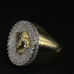 Medusa personalizada Diamante helado Anillo de diamantes en 18kt - Product Image 3