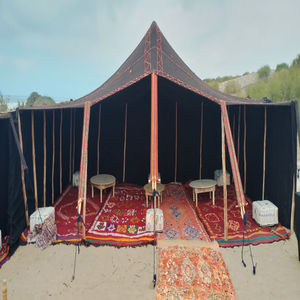 Tiendas de campaña de pelo de cabra del Sahara: refugios tradicionales nómadas del desierto adaptados al clima, la cultura y la vida sostenible en el norte de África - Product Image 1