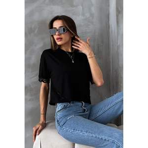 Camisetas de Mujer Topshow con Detalle de Encaje Negro, Opciones de Venta al Por Mayor Disponibles - Product Image 5