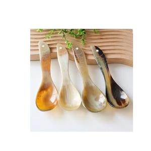 Auténtico juego de cucharas de cuerno hechas a mano con técnicas sostenibles perfectas para cocinas y regalos conscientes - Product Image 6