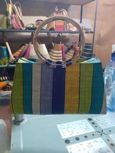 MADAGASCAR TEJIDO RAFIA A RAYAS DOS BOLSILLO INTERIOR DE BAMBÚ CIERRE DE CREMALLERA Forro de rafia MODA BRILLANTE CUBO MULTICOLOR - Product Image 6