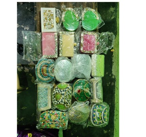 Article unique Pochette personnalisée en résine artisanale indienne de couleur blanche pour femme - Product Image 5