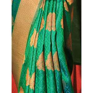 Ensemble de sari traditionnel en soie tissée verte envoûtante avec chemisier pour femmes - Product Image 2