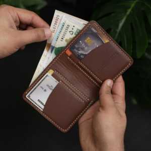 WF Leathercraft No. Portefeuille porte-cartes long et fin 86, en cuir marron tanné végétal, protection RFID, design bifold, style décontracté et luxueux - Product Image 3