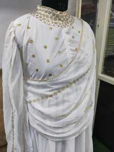 Boutique indienne Zipper Style robe en georgette semi-cousue avec manches fantaisie travail tenue décontractée en été disponible à la vente - Product Image 3