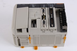 Unité de calcul de la logique programmable CQM1H CPU51, conception modulaire, extensible jusqu'à 512 points d'E/S - Product Image 2