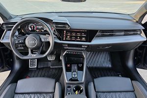 Audi S3 Premium Plus 2023 d'occasion, 4 cylindres turbocompressés, pack S Sport, bleu Navarra métallisé, non modifiée - Product Image 2