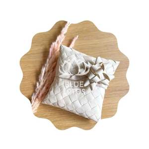 Bolsa de Regalo de Bambú con Diseño de Loto Azul, Reutilizable y Elegante, OFERTA - Product Image 1