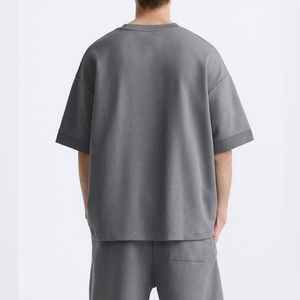 Conjunto de 2 Piezas para Hombre, Estilo Casual de Verano, Color Liso, Pantalones Cortos con Cintura Elástica y Camiseta Transpirable, 100% Algodón de Alta Calidad - Product Image 4