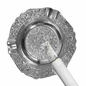 Cendrier en métal argenté carré vintage en gros avec motif floral gravé orné Accessoire de fumeur pour la maison et le bar Fournisseur de cendriers - Product Image 5