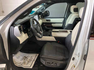 Toyota Tundra Capstone HV 2022 en Perfectas Condiciones - Product Image 2