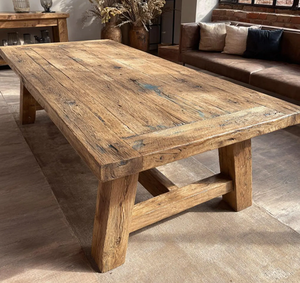Mesa de Comedor KALATRI de Madera Maciza de Nogal con Borde Natural, Hecha a Mano, Ecológica, Ensamblada, Estilo Rústico, Moderno, con Detalles Metálicos - Product Image 4