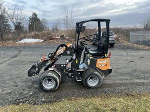 Minicargadora Hitachi 4x4 con Ruedas de Acero, Motor de Gasolina Kubota, Bomba DeHong, Cargador Frontal, Tractor con Sistema Totalmente Hidráulico - Product Image 2