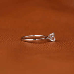 Bague de fiançailles en plaqué or massif 14KT coupe ronde Style classique de luxe avec diamant cultivé en laboratoire IGI certifié cadeau d'anniversaire parfait - Product Image 6