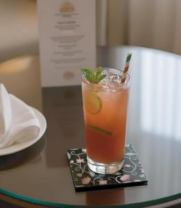 Posavasos Cuadrado Bohemio Hecho a Mano con Madreperla, Detalles Artesanales de Concha Ecológicos para una Colocación Elegante de Bebidas - Product Image 3