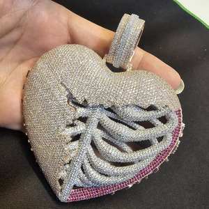 Pendentif en diamant Moissanite VVS avec pendentif coeur personnalisé en argent 925 entièrement glacé dans le style Hip Hop pour les fêtes d'hommes - Product Image 2