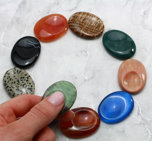 Pierre d'inquiétude de lépidolite implorée par la main la plus vendue pour la thérapie de soulagement de l'anxiété et la pierre de soulagement du stress d'Inde - Product Image 5