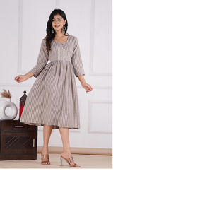 Vestidos a Rayas de Una Pieza Hechos de Spandex/Rayón Ecológico, Largos hasta la Rodilla, Cuello en V, Silueta Recta, Tallas Personalizadas para Reventa - Product Image 1