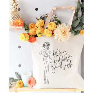 กระเป๋าผ้าแคนวาส Darling Cotton ทนทานและออกแบบมาเพื่อทุกฤดูกาล สีพื้นเรียบง่ายพร้อมฝาปิดแบบเปิด - Product Image 5