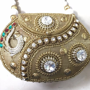 H4086 Sacs fourre-tout de soirée or et argent à la mode avec pochette en métal faits main Sacs à main perlés pour dames Achats en ligne en Inde - Product Image 1