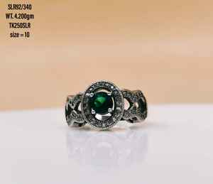 Bague cloutée en argent Sterling 2023 plaqué avec pierres précieuses vertes pour femmes, nouveau Design populaire à la mode, 925 - Product Image 1