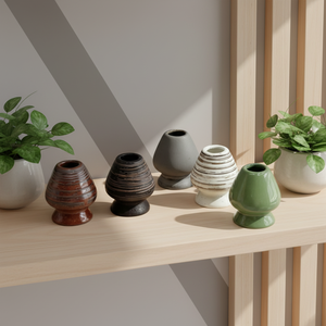 Soporte para Batidor de Matcha de Porcelana Durable de Primera Calidad, Diseño Japonés 3461003, Esmalte Reactivo - Product Image 1