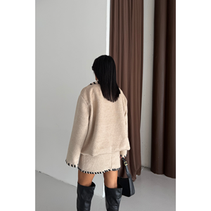 Conjunto de Chaqueta Corta de Lana con Pespunte Estilo Pastor Beige y Falda Corta para Mujer - Product Image 1