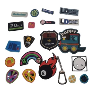 Patch en caoutchouc PVC personnalisé OEM, logo 3D en relief pour vestes, sacs, chapeaux – Fabrication durable pour l'image de marque des vêtements - Product Image 1