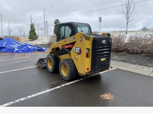 Chargeuse compacte Caterpillar 236D3 de 2019 avec transmission à 2 vitesses, pneus flottants et une benne de 76 pouces pour travaux de construction - Product Image 5