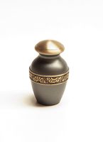 Urne funéraire artisanale Omar Creations en laiton massif plaqué argent poli pour cendres commémoratives 100% cendres réelles pour l'hommage