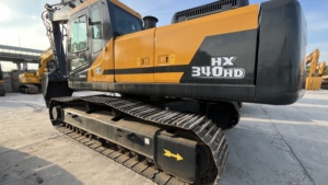 Excavatrice sur chenilles Hyundai HX340HD d'occasion de 34 tonnes en stock à vendre - Product Image 2