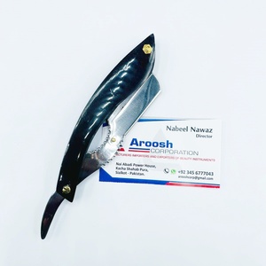 Rasoir manuel professionnel en gros Rasoir pliant avec logo personnalisé manche en bois durable en acier inoxydable barbier - Product Image 6