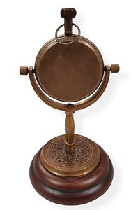 Horloge de table nautique vintage en laiton avec base en bois, style design moderne pour la décoration de la maison et du bureau, faite à la main en Inde - Product Image 3