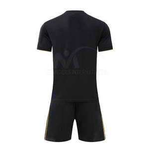 Vêtements de sport personnalisés de haute qualité pour adultes - Séchage rapide, légers, respirants, 100% polyester pour l'entraînement et l'usage en extérieur - Product Image 2