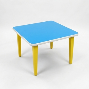 Table carrée en contreplaqué pour enfants, design moderne du milieu du siècle, pieds en bois durables, pour bébés et enfants. - Product Image 3