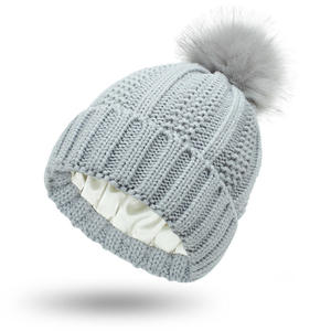 Gorro de punto cálido Unisex de invierno de alta calidad al por mayor, gorros con logotipo personalizado para hombre de OSTROWEARS ENTERPRISES - Product Image 1